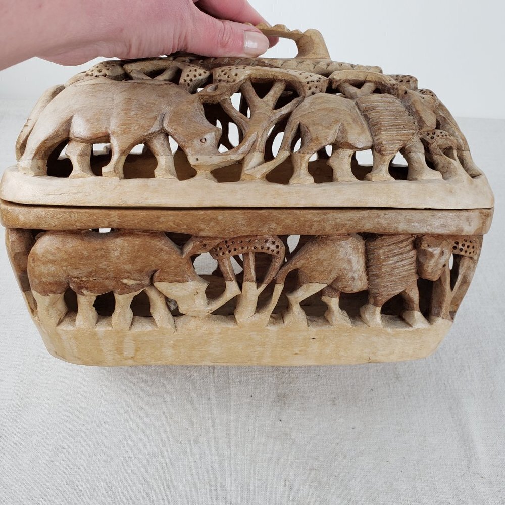 Folk Art Carved Wood Bread Basket Decor Box Wildlife Elephant Rhino Lion Safari - Picture 10 of 12